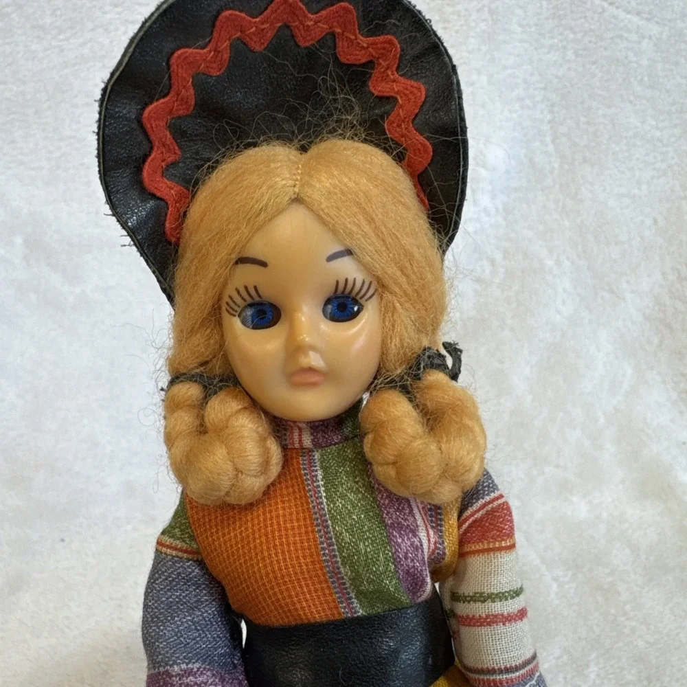 Vintage 8 inch Aron‎ Doll Pioneer Girl Souvenir Dutch Costume Dress Hat
